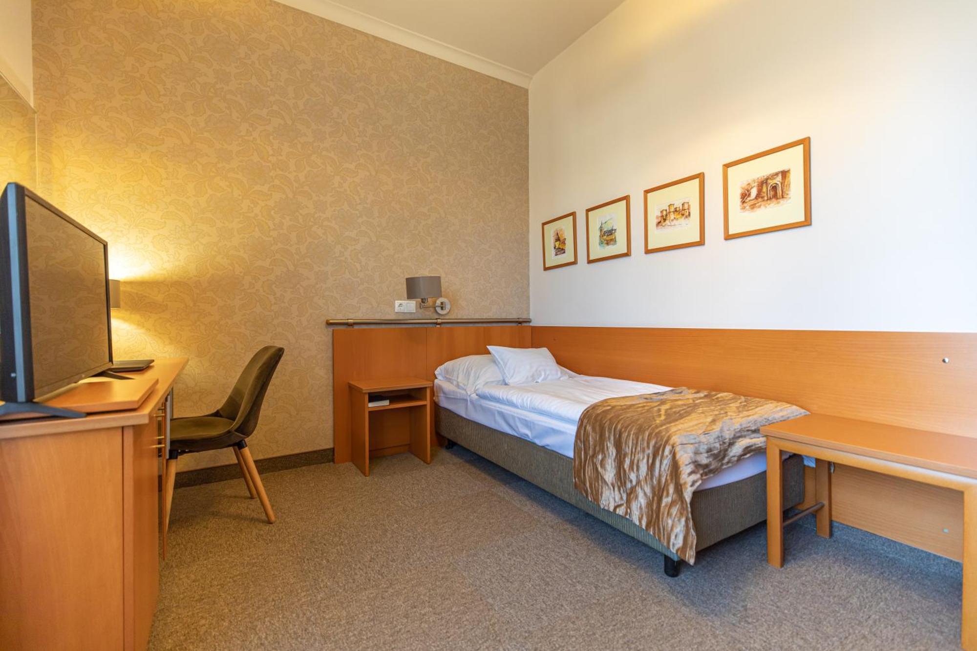 Einzelzimmer mit Balkon